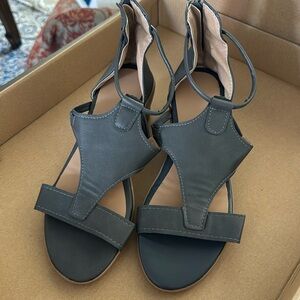 NWT- Women’s Wedge Sandal